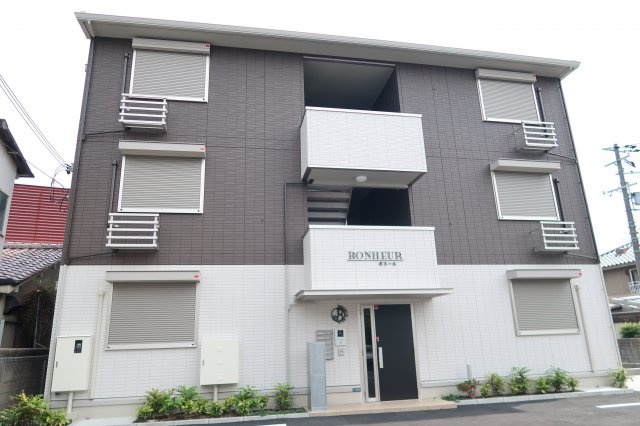 Ｂｏｎｈｅｕｒの外観|正面玄関側からの外観