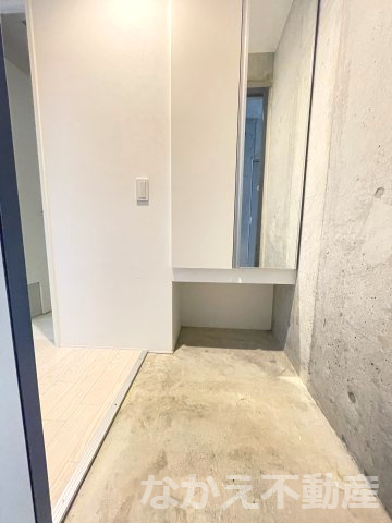 【玄関】 | 収納もある玄関です