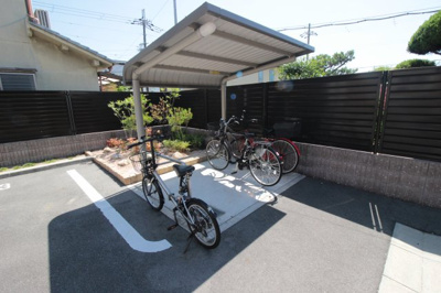 【その他共用部分】 | ブルースカイⅢ | ★屋根付き駐輪場★