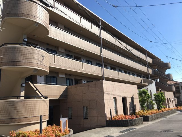 アグレスト昆陽池西の外観