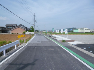 【前面道路含む現地写真】