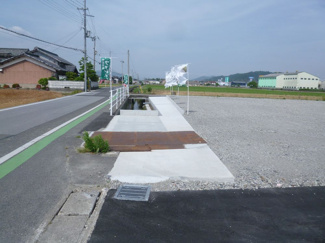 【前面道路含む現地写真】