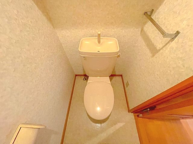 楽住庵のトイレ|清潔感のあるトイレです。※反転の場合がございます。
