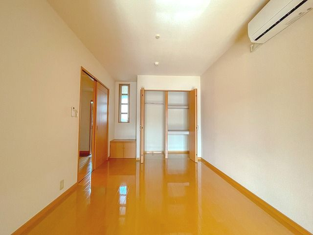 楽住庵の内装|内装は落ち着いています。※反転の場合がございます。