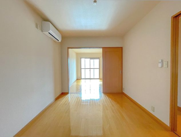 楽住庵の洋室|使い勝手のいい洋室です。※反転の場合がございます。