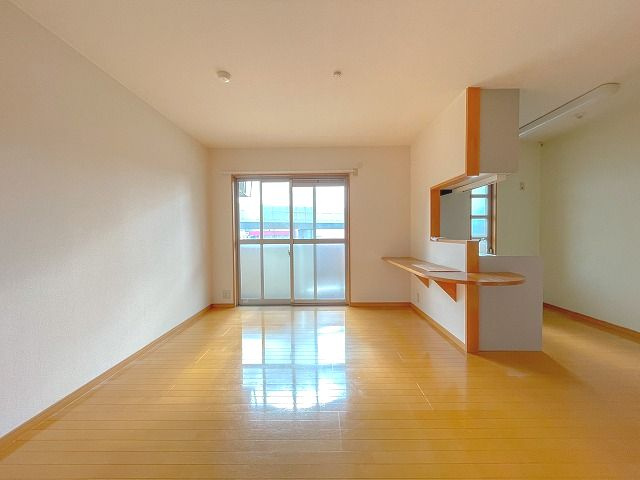 楽住庵の居間・リビング|使いやすい居間です。※反転の場合がございます。