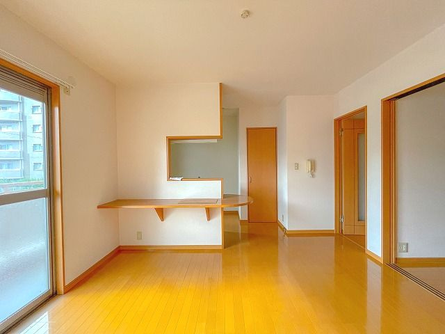 楽住庵の居間・リビング|使いやすい居間です。※反転の場合がございます。