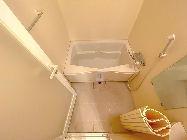 楽住庵の浴室|コンパクトで使いやすいお風呂です。※反転の場合がございます。