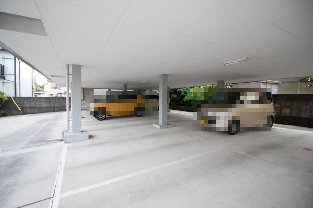 カーム・ホームの駐車場|駐車場に車を止められます