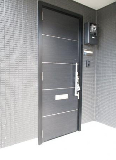 HEARTY'S ENT H棟のエントランス|建物の内部です