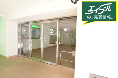 【エントランス】 | 【最上階のお部屋です♪】豊中緑ヶ丘サンハイツD棟 | 物件資料を、メールやご郵送にてお届けすることが可能です。また、お客さまのご不明な点がありましたら、お気軽に弊社スタッフまでお聞きくださいませ。