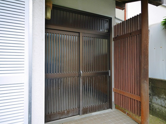 俵口町貸家のエントランス|毎日通るエントランスはこのようになっています