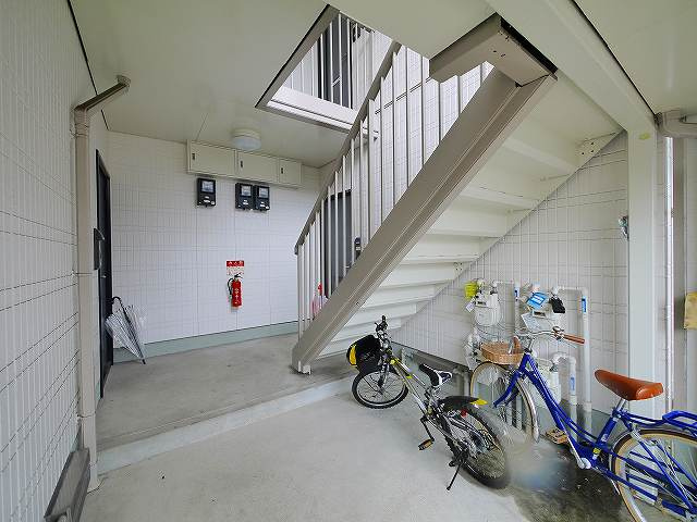 リバーパークのその他共用部分|明るい共有スペース