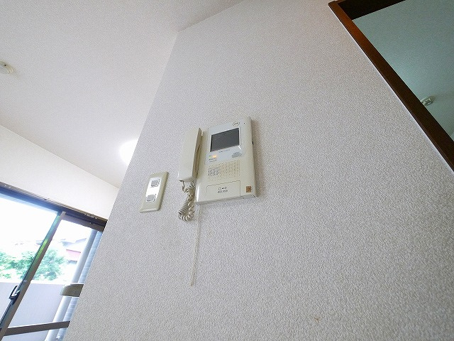 ライオンズマンション富雄Dのセキュリティ|モニター付きインターホン付き