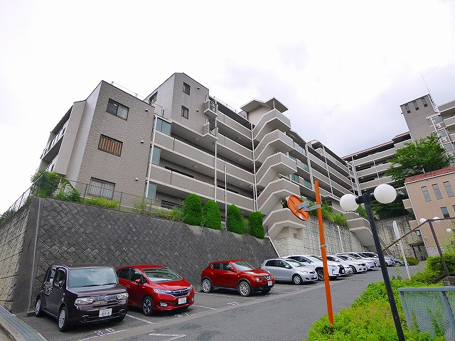 ライオンズマンション富雄Dの外観|落ち着いた外観です