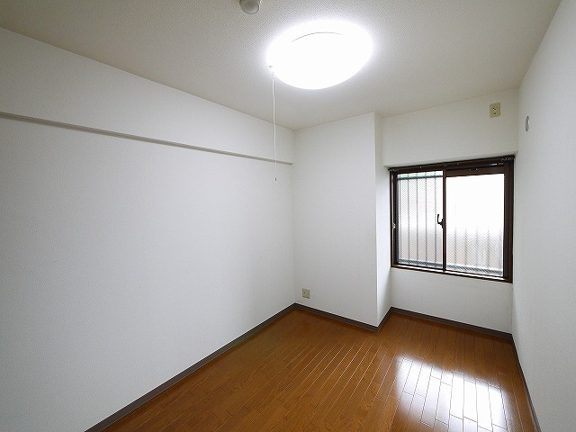 ライオンズマンション富雄Dの寝室|使い勝手のいい寝室です
