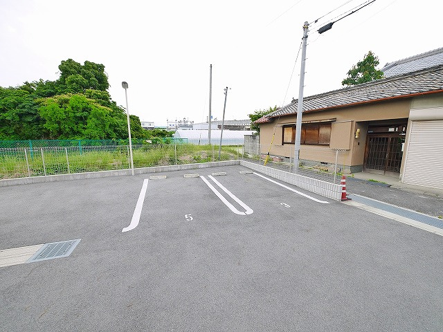 グランエストの駐車場