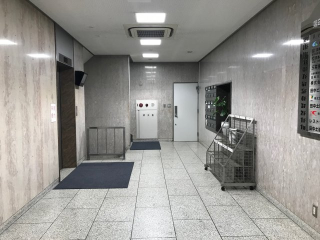 第２田中ビルのエントランス
