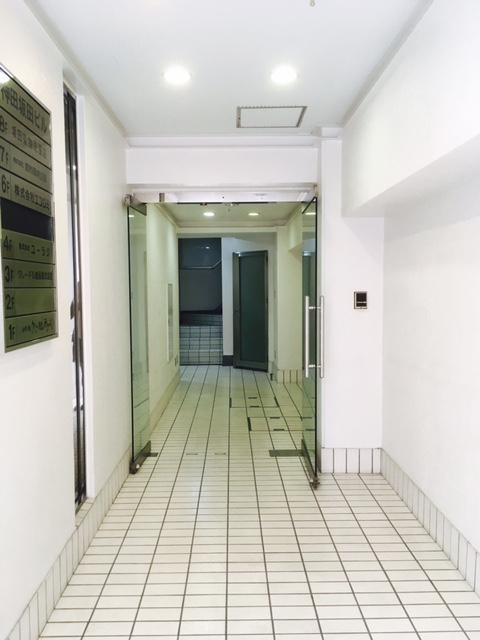 神田坂田ビルのエントランス