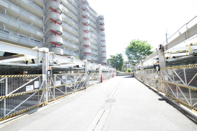 【駐車場】 | 藤和箕面ホームズA棟 | 駐車場です。