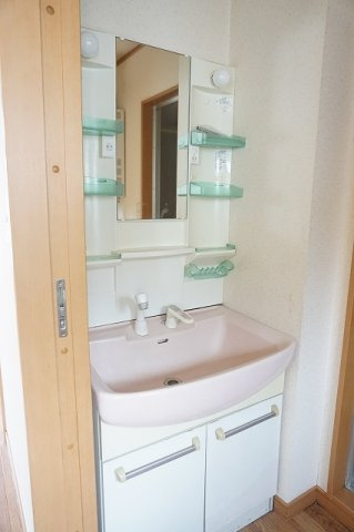 東光戸建の独立洗面台