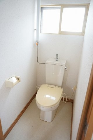 東光戸建のトイレ