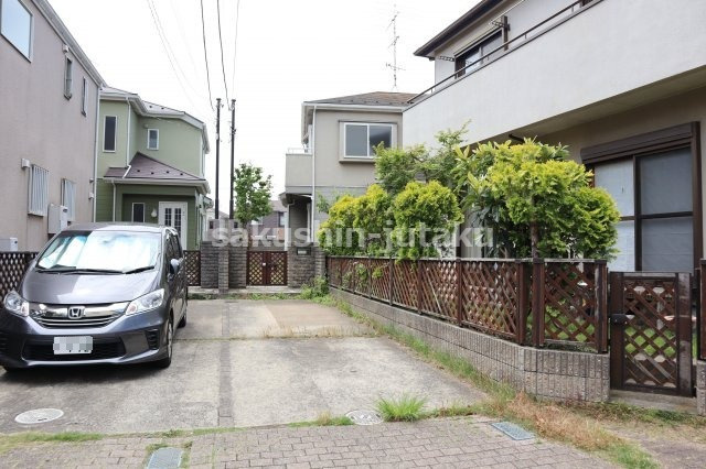 幕張町６丁目　中古戸建　平成８年建築の駐車場|カースペースは２台