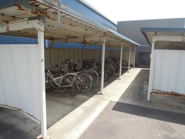 セシーズ福井越前花堂のその他共用部分|駐輪場、バイク置き場です