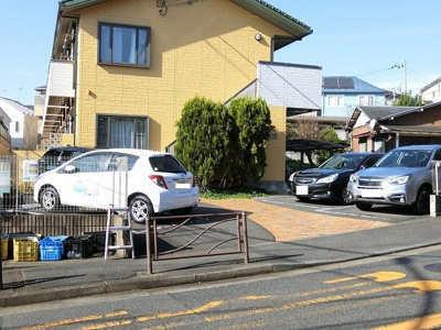 【駐車場】 | シュプリーム21 | いつでも目の届く敷地内に駐車場があります♪荷物がかさばりがちなお買物にも、敷地内駐車場があると便利ですよね☆