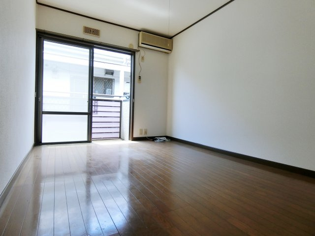 Kハイツ（鹿手袋）の居間・リビング