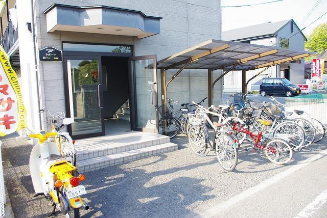 ラポール田井庄Bのエントランス|毎日通るエントランスはこのようになっています