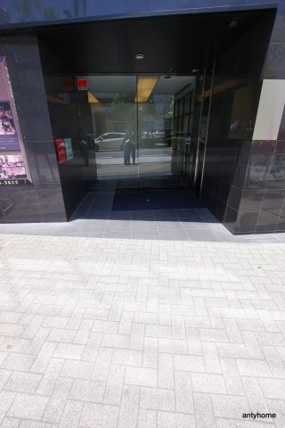 WOB西梅田　仲介手数料無料のエントランス