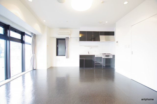 WOB西梅田　仲介手数料無料の居間・リビング