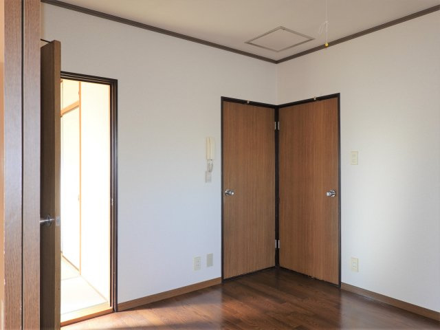 山田ハイツの洋室