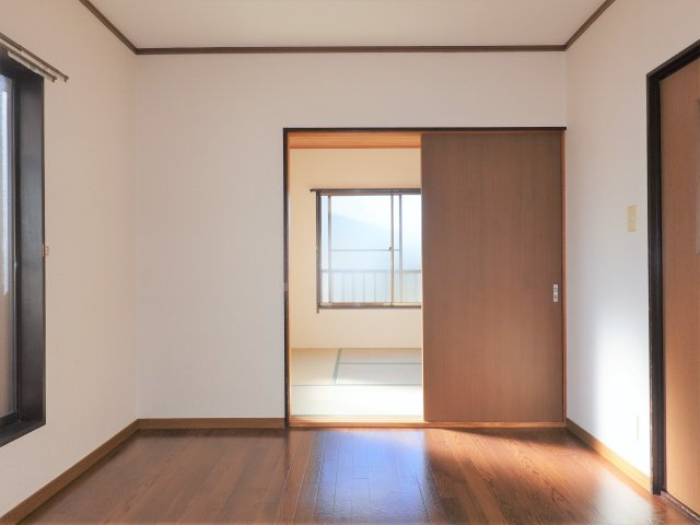 山田ハイツの洋室