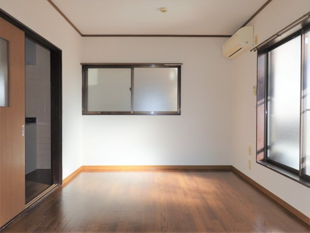 山田ハイツの洋室