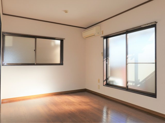 山田ハイツの洋室