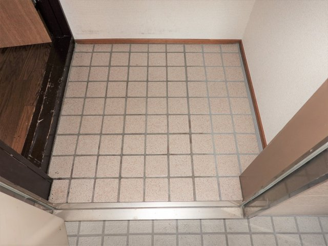 山田ハイツの玄関