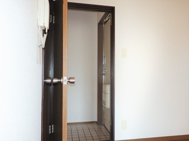 山田ハイツの玄関