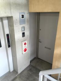港区麻布十番２丁目の店舗事務所のエントランス