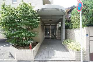 熊本市中央区水前寺３丁目の賃貸マンションのエントランス
