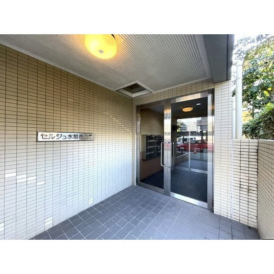 熊本市中央区水前寺３丁目の賃貸マンションのエントランス