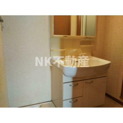 【洗面所】 | ヴィラ・カサヴェール（鴻池新田賃貸） | 明るい洗面所です