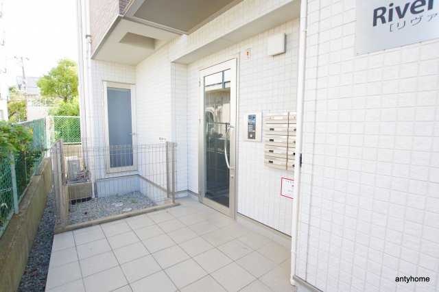 リヴァーHONJYO　仲介手数料無料のエントランス