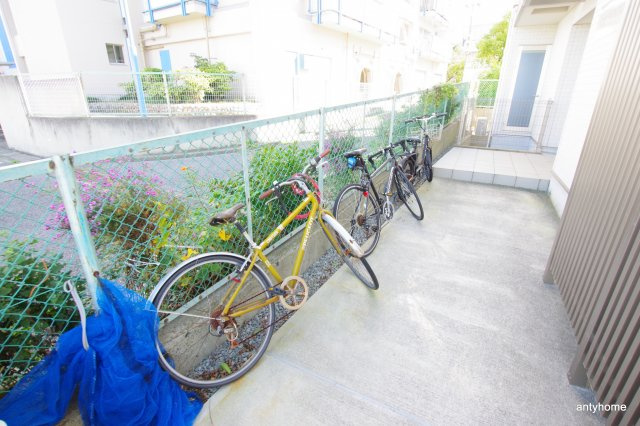 リヴァーHONJYO　仲介手数料無料の駐車場