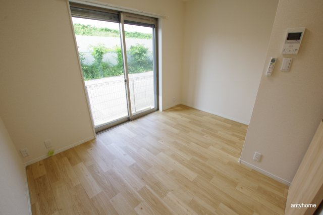 リヴァーHONJYO　仲介手数料無料の居間・リビング