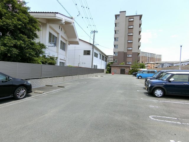 プリマヴェーラ諏訪野の駐車場