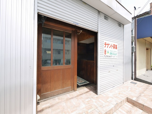 富雄北商店街　店舗の外観