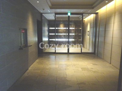 【ロビー】 | ファーストフィオーレ江坂江の木町パークサイド | お洒落で落ち着いたロビーです