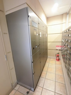 【その他共用部分】 | 不在時にもお荷物が受け取れる宅配ボックスです。